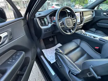 VOLVO XC 60 XC60 Plus Dark AWD Pano Kam360