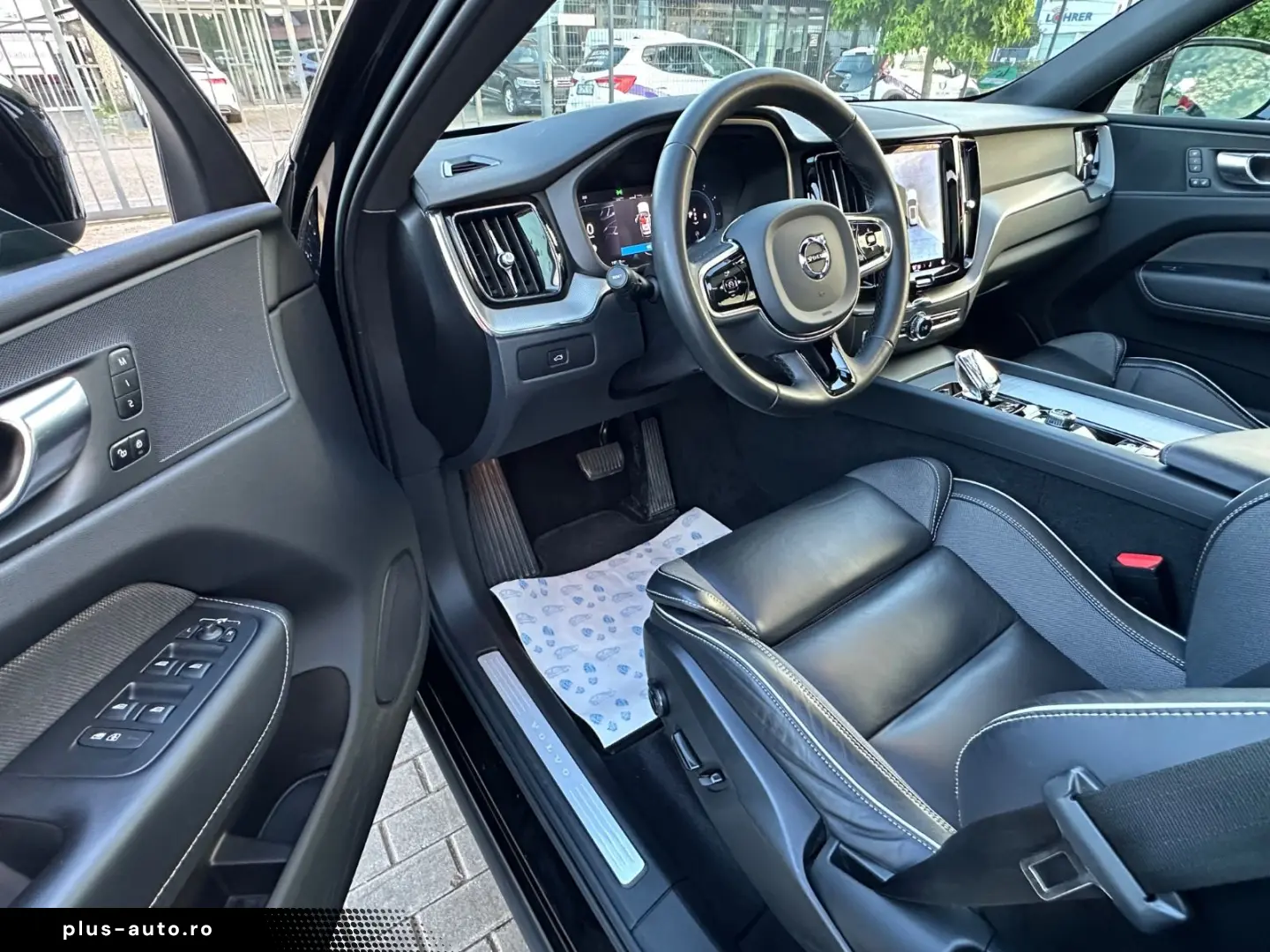 VOLVO XC 60 XC60 Plus Dark AWD Pano Kam360