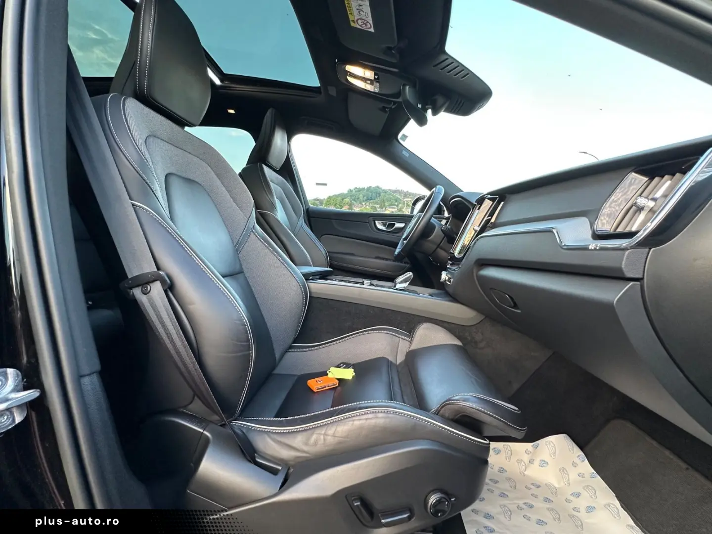 VOLVO XC 60 XC60 Plus Dark AWD Pano Kam360