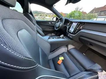 VOLVO XC 60 XC60 Plus Dark AWD Pano Kam360