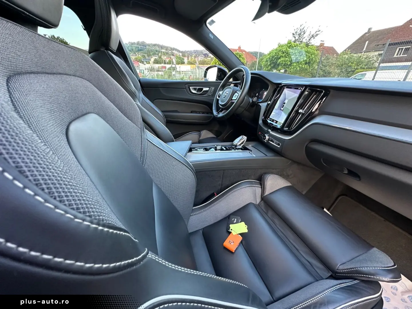 VOLVO XC 60 XC60 Plus Dark AWD Pano Kam360