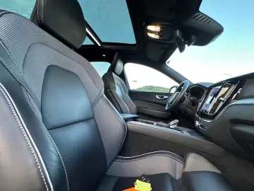 VOLVO XC 60 XC60 Plus Dark AWD Pano Kam360