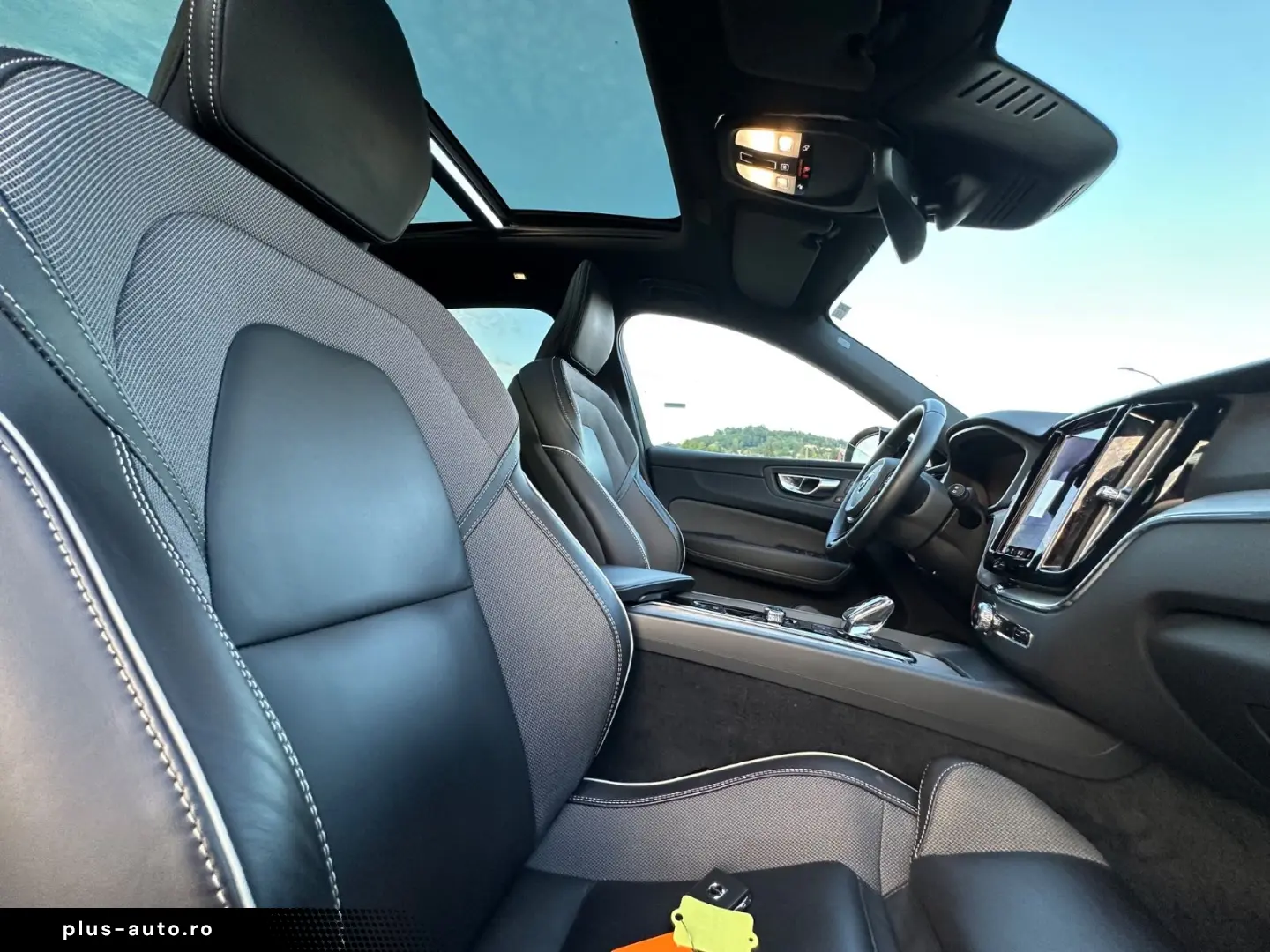 VOLVO XC 60 XC60 Plus Dark AWD Pano Kam360