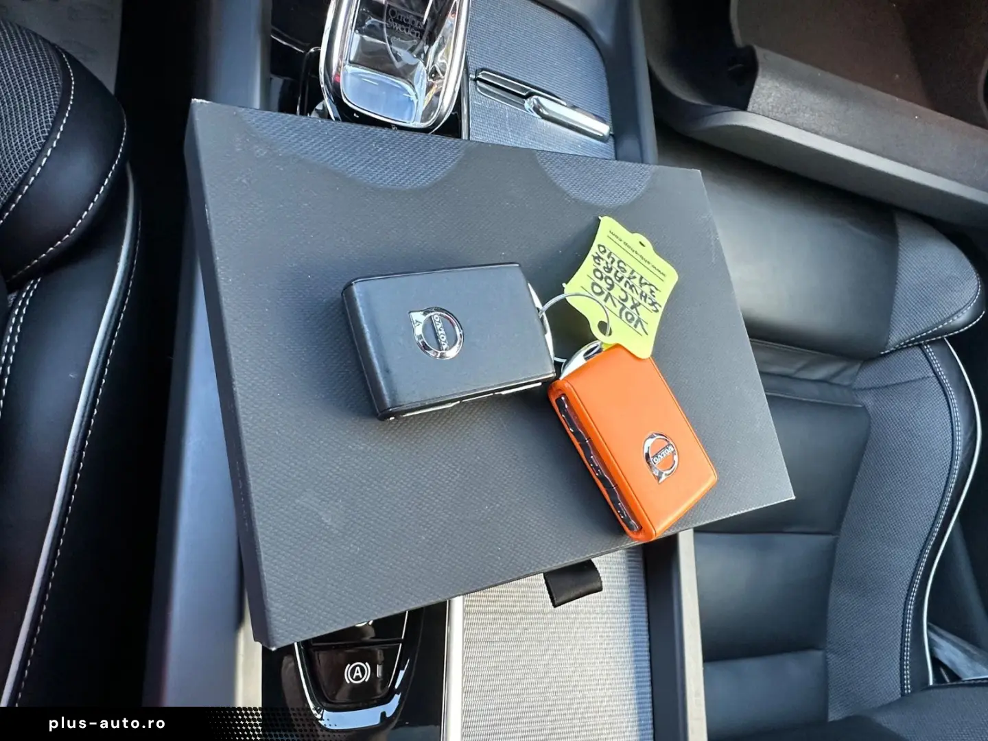 VOLVO XC 60 XC60 Plus Dark AWD Pano Kam360
