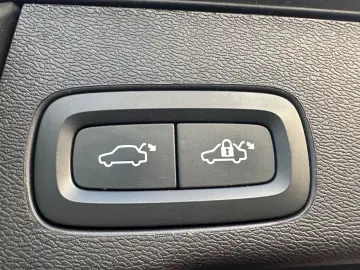 VOLVO XC 60 XC60 Plus Dark AWD Pano Kam360