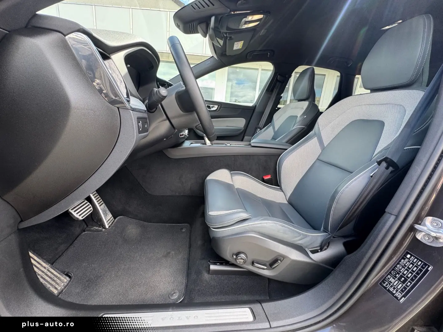 VOLVO XC60 B4 Diesel AWD 8-Gang R Design