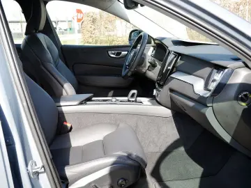 VOLVO XC60 B4 AWD Plus Dark