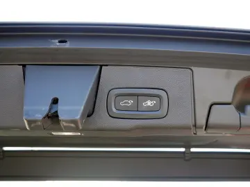 VOLVO XC60 B4 AWD Plus Dark