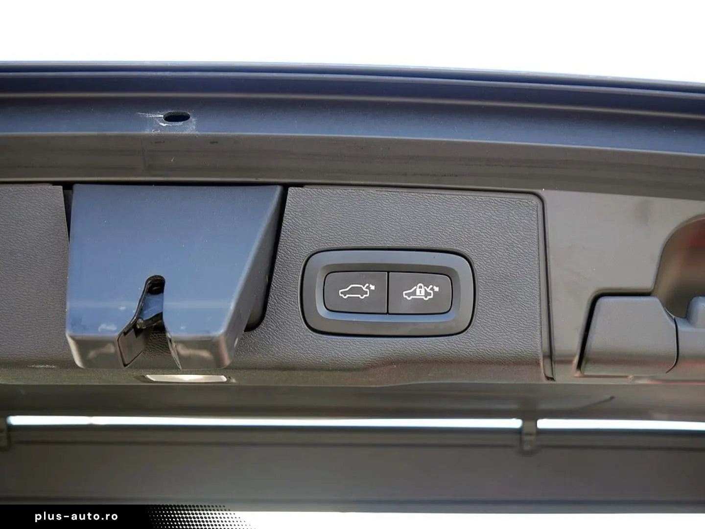 VOLVO XC60 B4 AWD Plus Dark