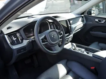 VOLVO XC60 B4 AWD Plus Dark