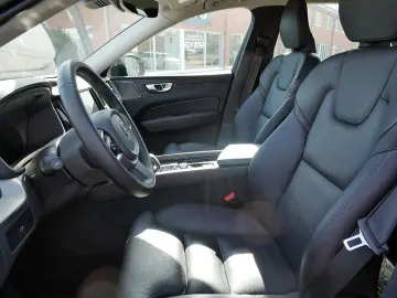 VOLVO XC60 B4 AWD Plus Dark