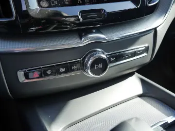 VOLVO XC60 B4 AWD Plus Dark