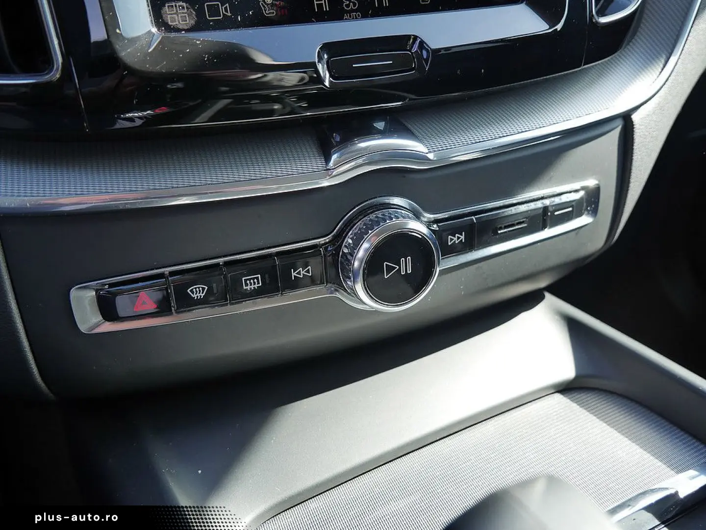 VOLVO XC60 B4 AWD Plus Dark