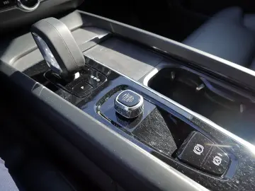 VOLVO XC60 B4 AWD Plus Dark