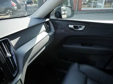 VOLVO XC60 B4 AWD Plus Dark