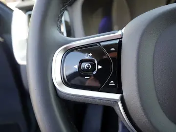 VOLVO XC60 B4 AWD Plus Dark