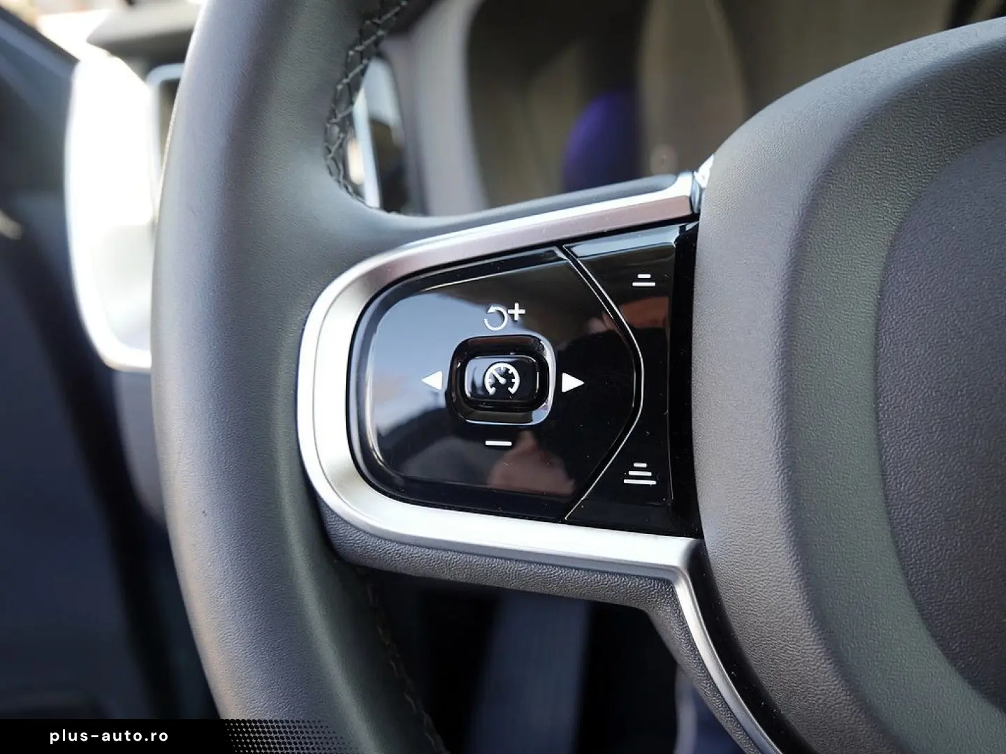 VOLVO XC60 B4 AWD Plus Dark