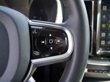 VOLVO XC60 B4 AWD Plus Dark