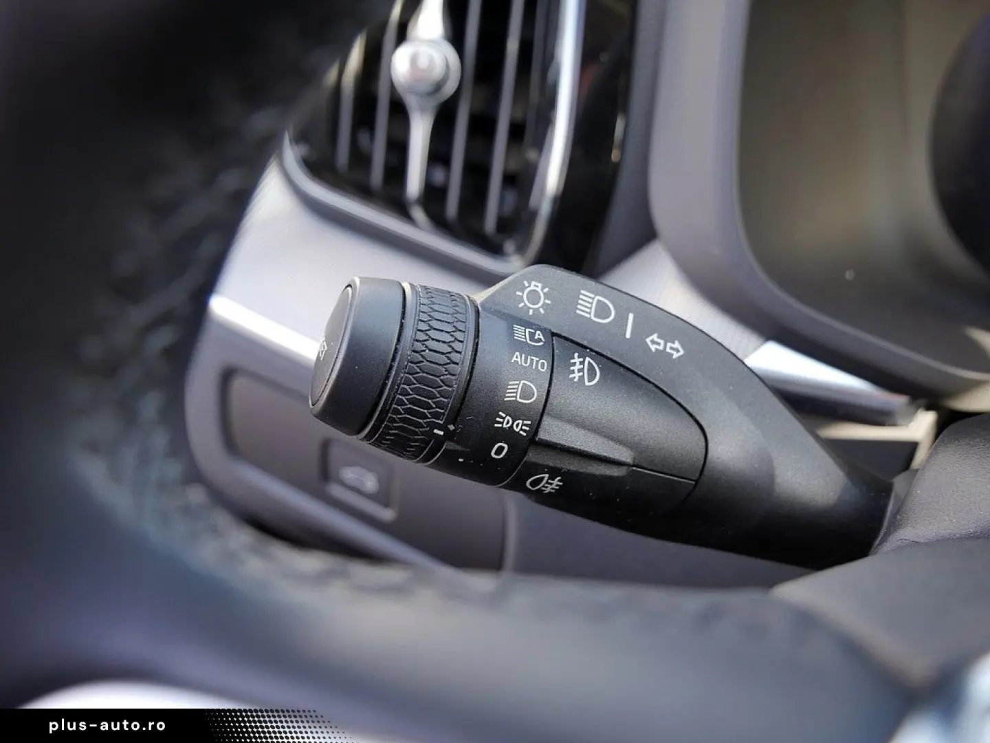 VOLVO XC60 B4 AWD Plus Dark
