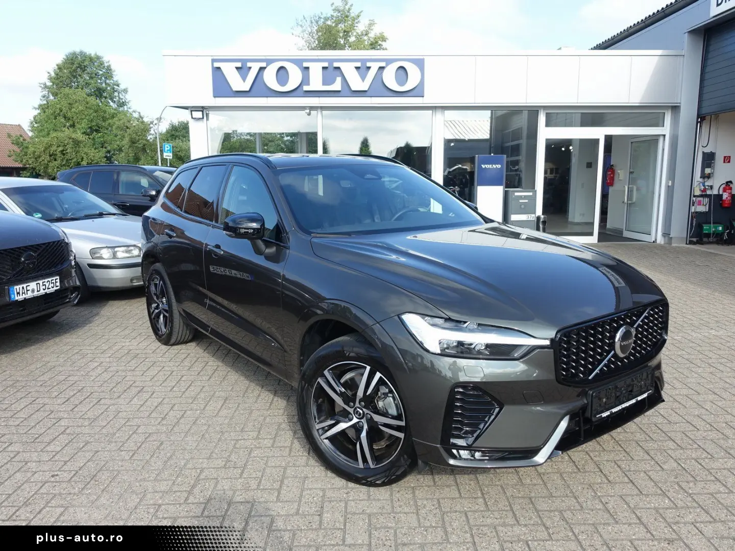 VOLVO XC60 B4 Diesel R-Design AWD PANO AHK KAMERA ACC