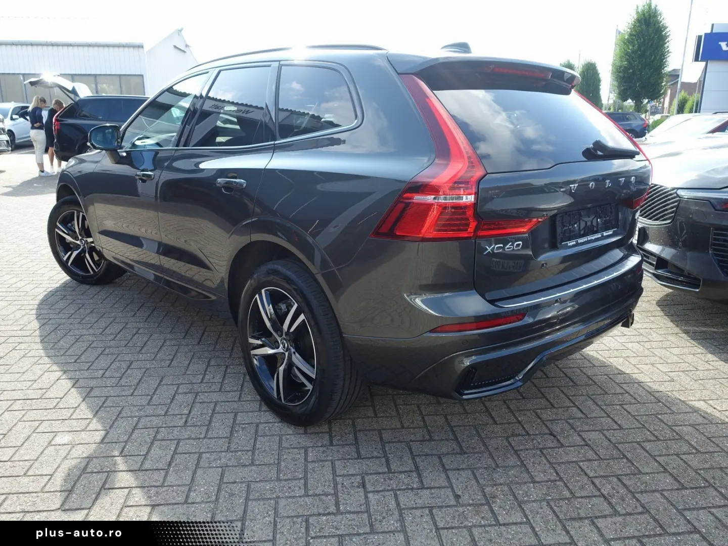 VOLVO XC60 B4 Diesel R-Design AWD PANO AHK KAMERA ACC