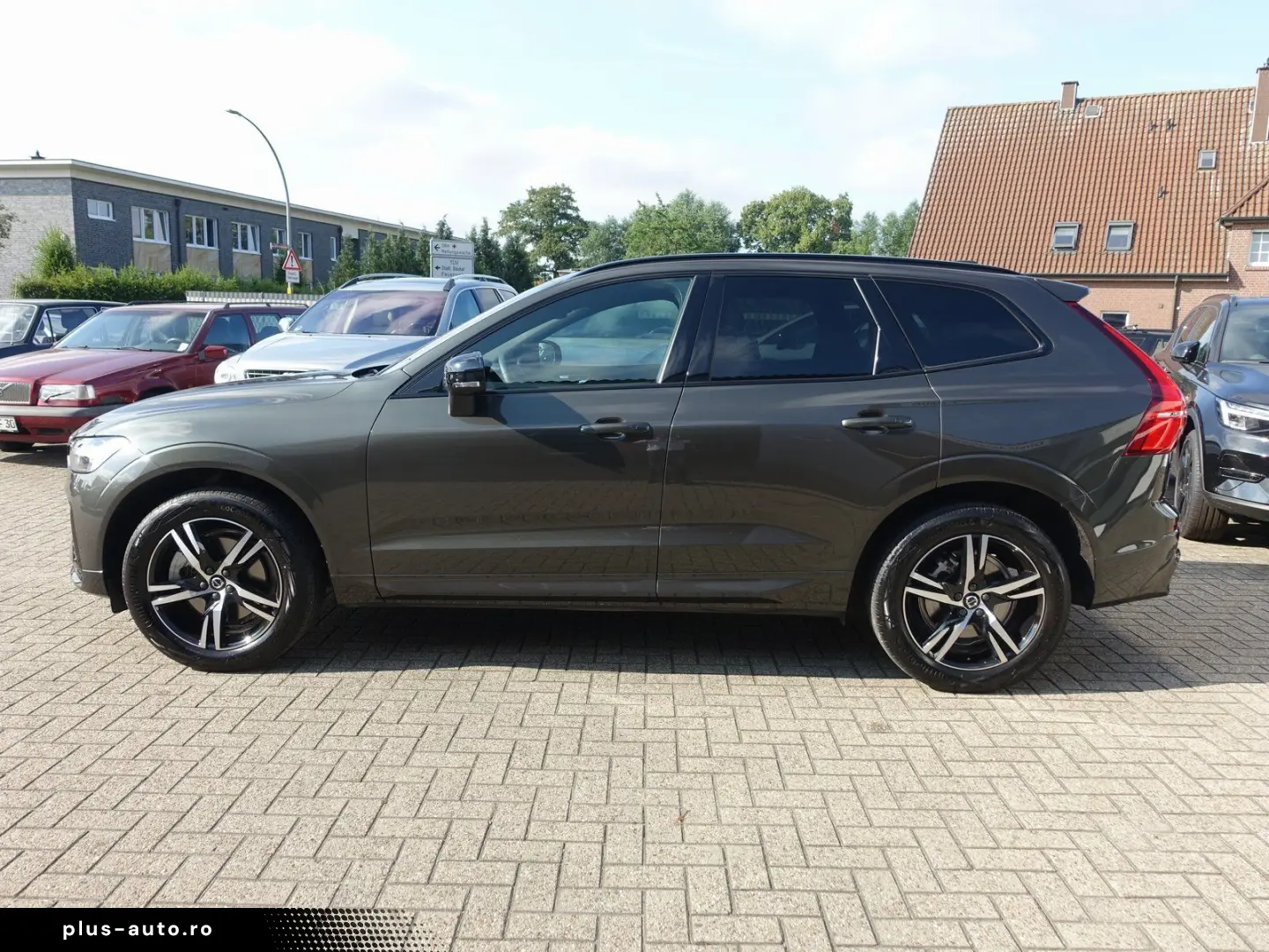 VOLVO XC60 B4 Diesel R-Design AWD PANO AHK KAMERA ACC