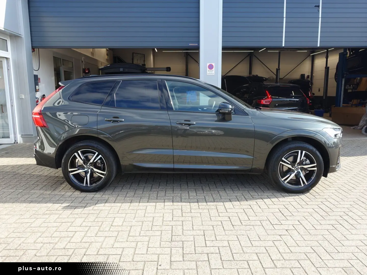 VOLVO XC60 B4 Diesel R-Design AWD PANO AHK KAMERA ACC