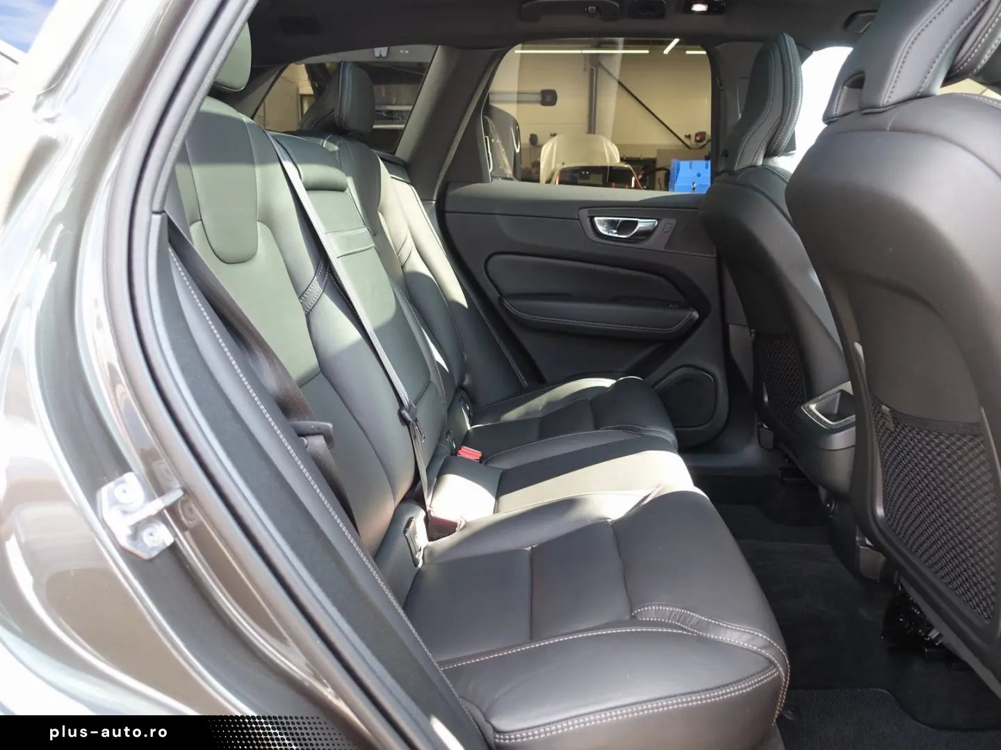 VOLVO XC60 B4 Diesel R-Design AWD PANO AHK KAMERA ACC