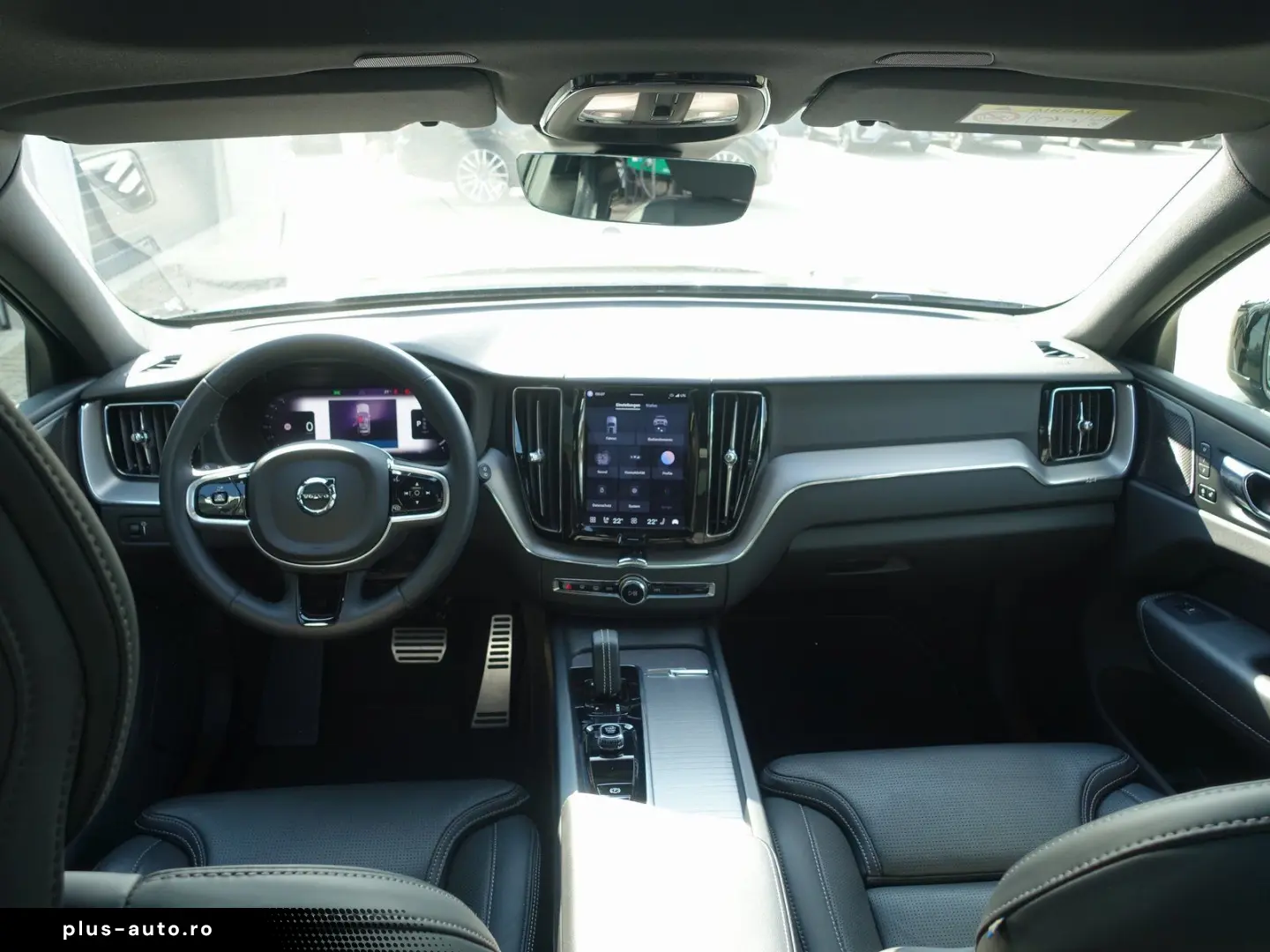 VOLVO XC60 B4 Diesel R-Design AWD PANO AHK KAMERA ACC