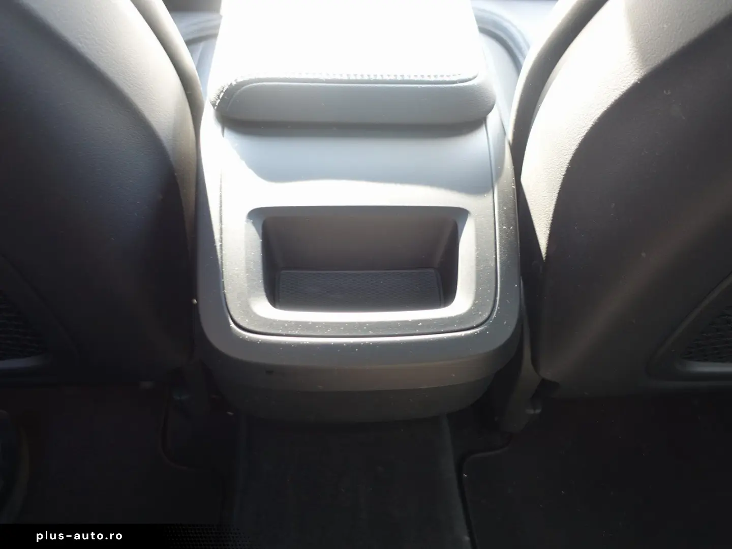 VOLVO XC60 B4 Diesel R-Design AWD PANO AHK KAMERA ACC