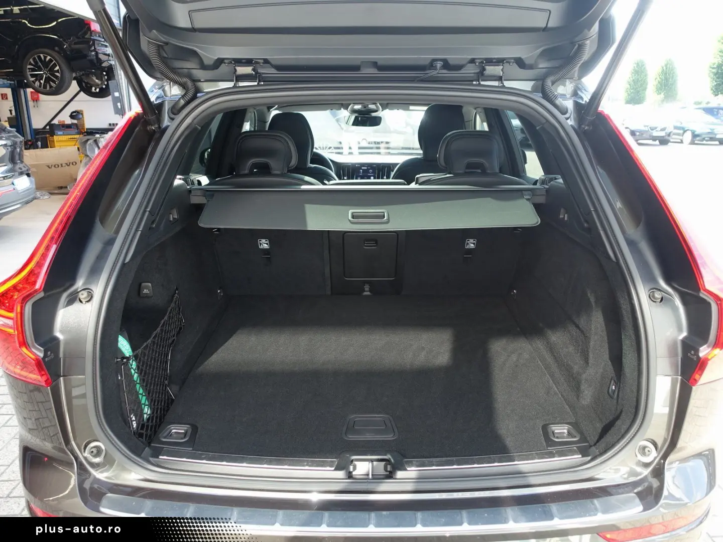 VOLVO XC60 B4 Diesel R-Design AWD PANO AHK KAMERA ACC