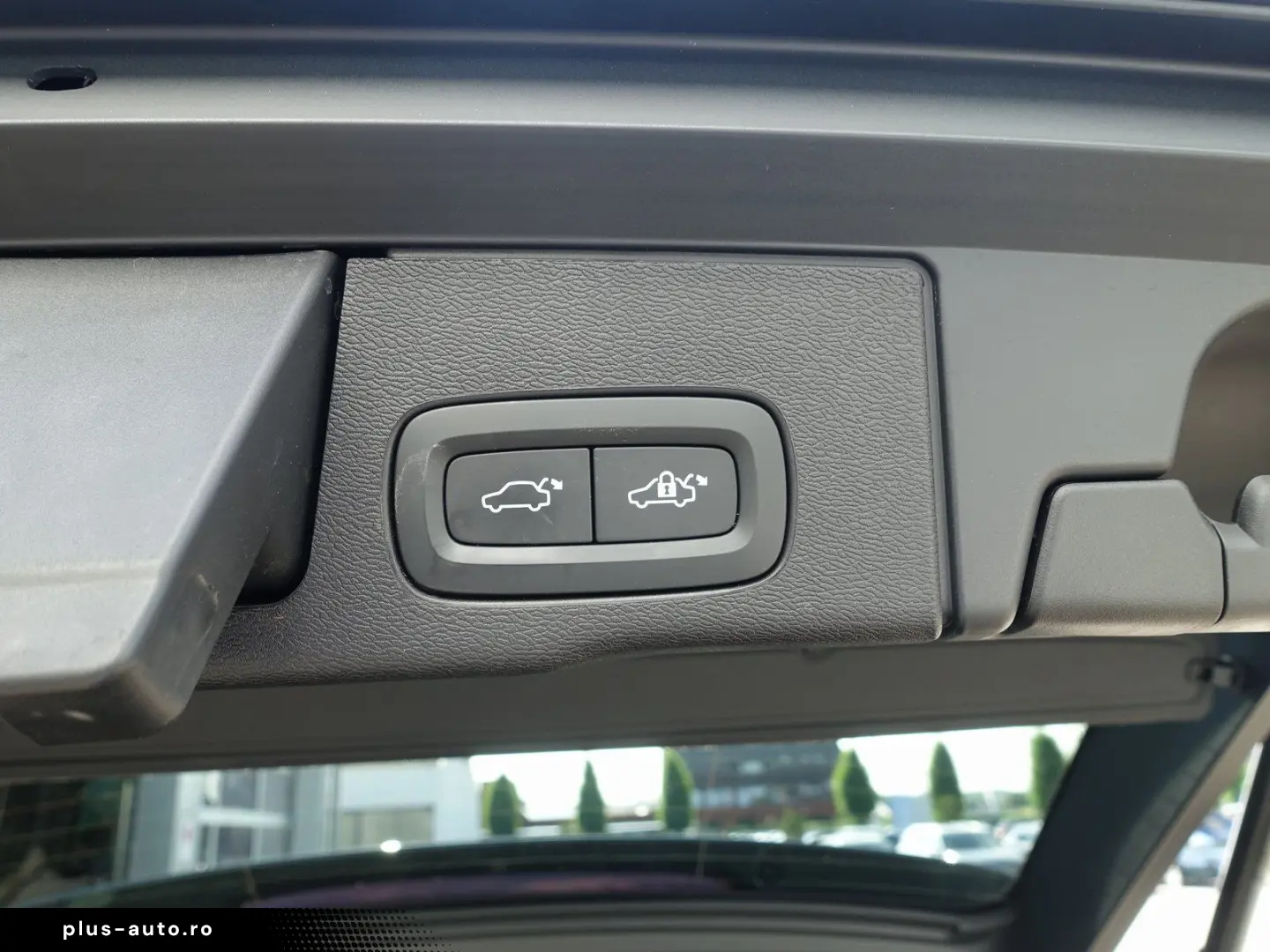 VOLVO XC60 B4 Diesel R-Design AWD PANO AHK KAMERA ACC