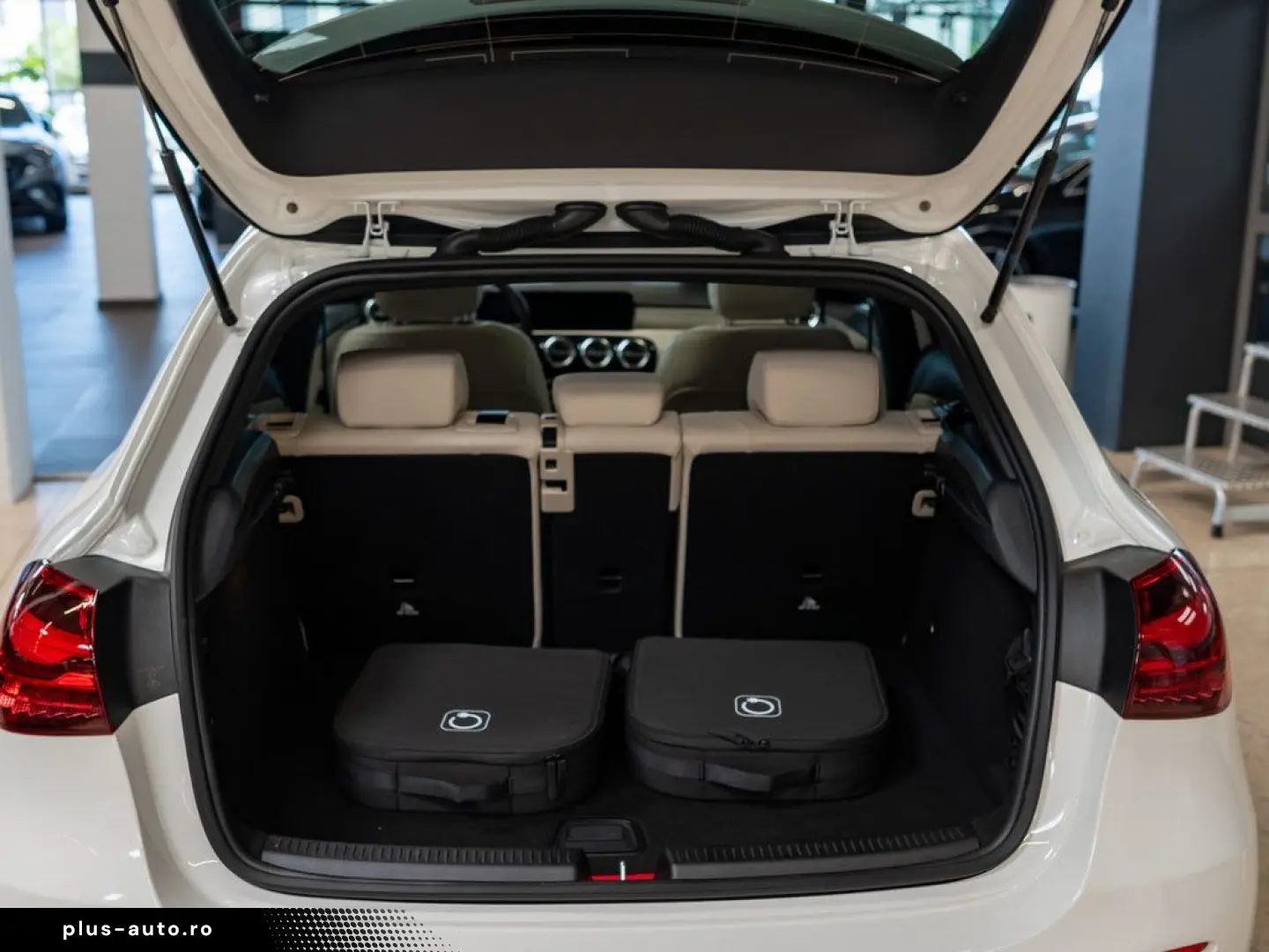 MERCEDES-BENZ A 250 e Progressive Advanced  PANO LED 360