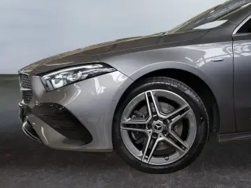 MERCEDES-BENZ A 250 e   AMG BURM MEMO MULTI 360 DISTR KAMERA