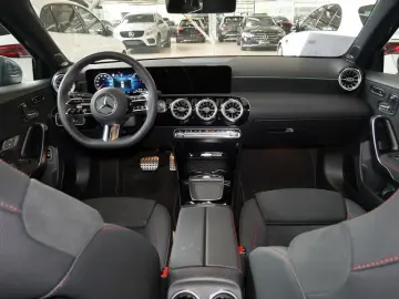 MERCEDES-BENZ A 250 e   AMG BURM MEMO MULTI 360 DISTR KAMERA