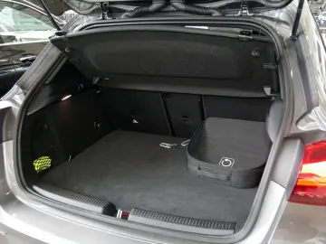 MERCEDES-BENZ A 250 e   AMG BURM MEMO MULTI 360 DISTR KAMERA
