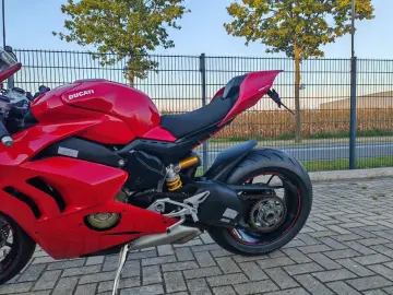 DUCATI PANIGALE V4 E5 WINGLETS  HELM