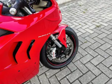 DUCATI PANIGALE V4 E5 WINGLETS  HELM