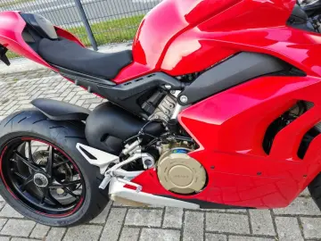 DUCATI PANIGALE V4 E5 WINGLETS  HELM