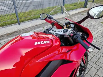 DUCATI PANIGALE V4 E5 WINGLETS  HELM