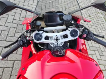 DUCATI PANIGALE V4 E5 WINGLETS  HELM