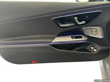 MERCEDES-BENZ CLE 300 e AMG Pano Digital Light Burme…