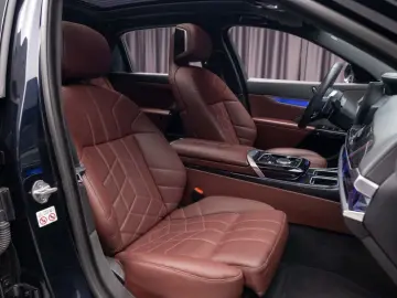 BMW 740