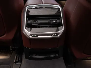 BMW 740