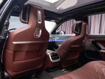 BMW 740