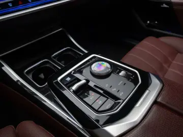 BMW 740