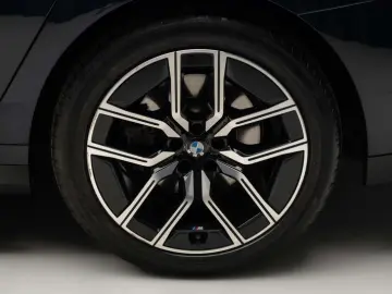 BMW 740