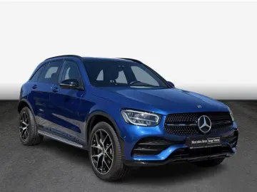 MERCEDES-BENZ GLC 300 e 4MATIC AMG Line Navi Pano.-Dach