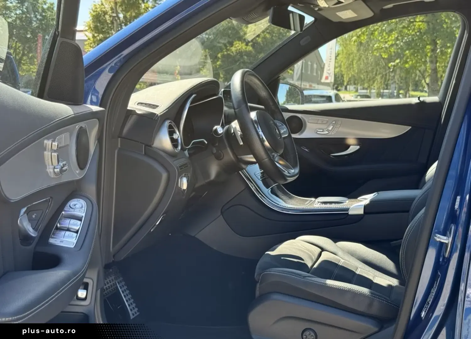 MERCEDES-BENZ GLC 300 e 4MATIC AMG Line Navi Pano.-Dach