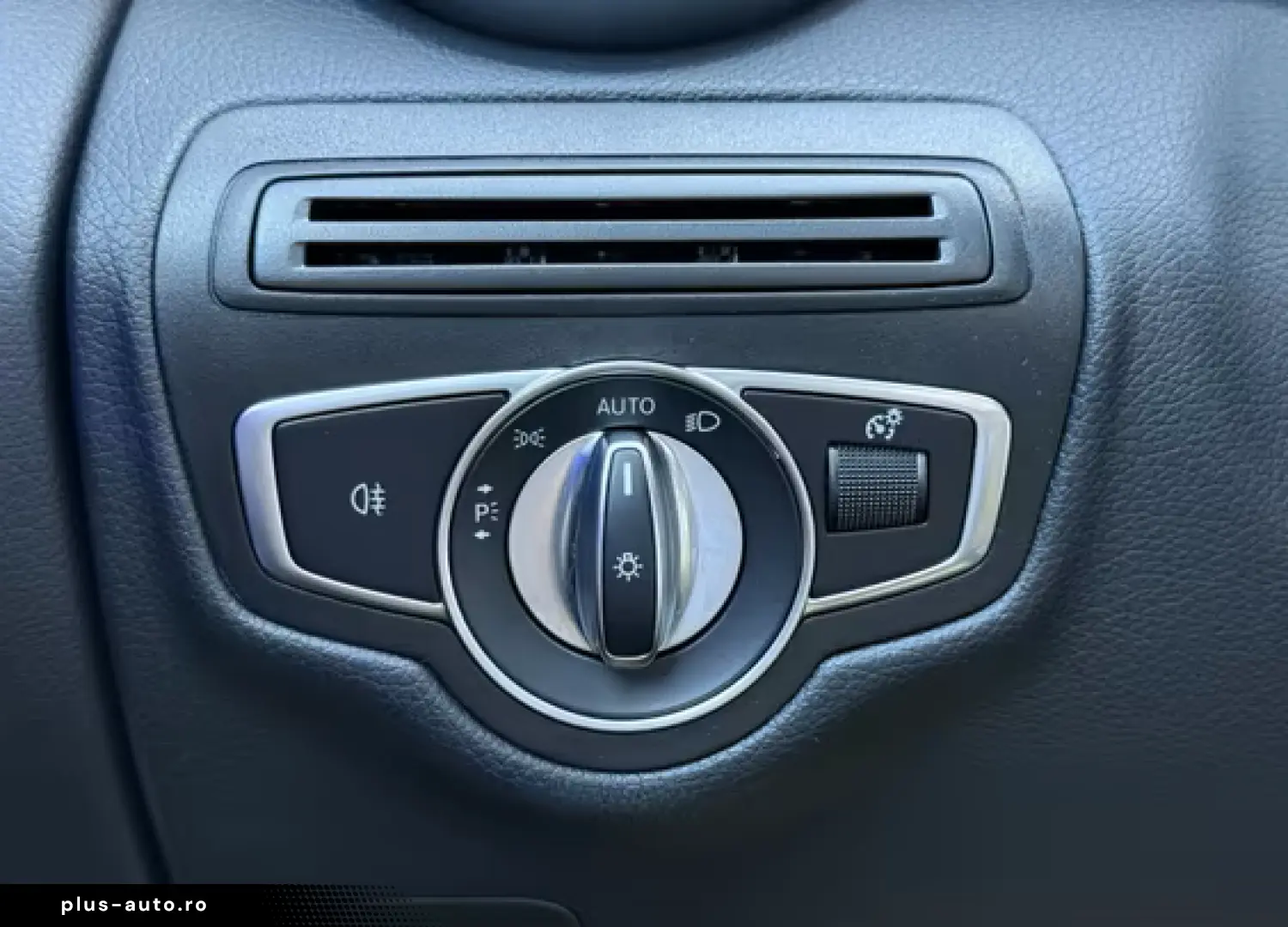 MERCEDES-BENZ GLC 300 e 4MATIC AMG Line Navi Pano.-Dach